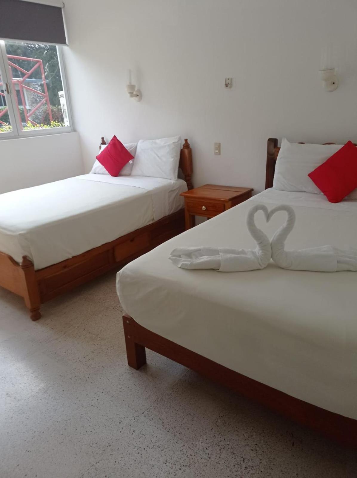 פלנקה Hotel Los Leones מראה חיצוני תמונה