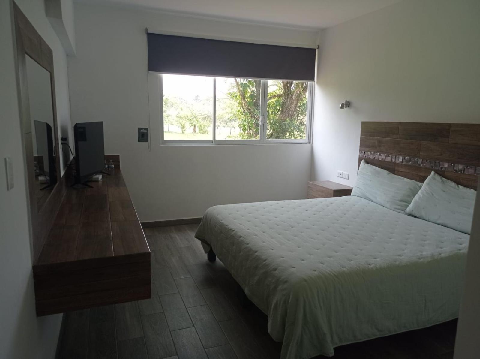 פלנקה Hotel Los Leones מראה חיצוני תמונה